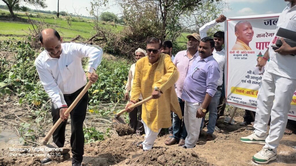 WhatsApp-Image-2025-06-27-at-2.32.18-PM-1024x576 Kannauj : पांडु नदी जीर्णोद्धार कार्य का हुआ भव्य शुभारंभ, डीएम और विधायक ने चलाया फावड़ा