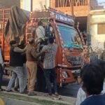 सड़क पर गुंडों का तांडव, SHO बना ड्राइवर का रक्षक!