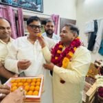 कैलाश सिंह राजपूत को बधाई देने लखनऊ पहुंचे समर्थक