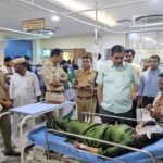 बांके बिहारी मंदिर से 350 मीटर दूर पुराने मकान का छज्जा गिरा, 7 श्रद्धालु घायल